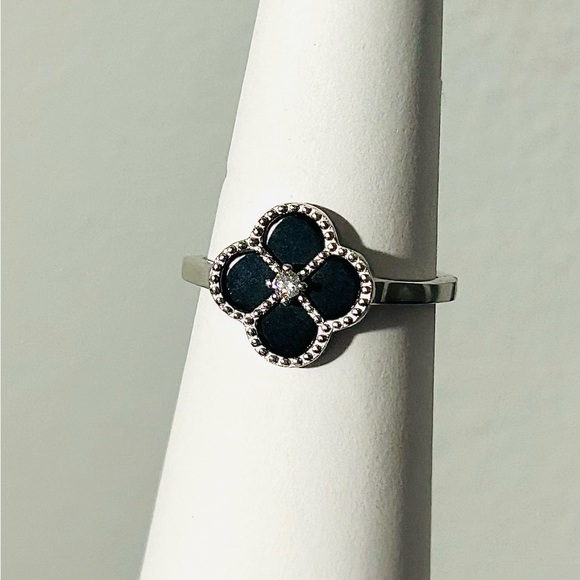 S925 Sterling Silver Clover Earrings Ring or Set Black and Silver Mothers Day - Picture 3 of 3